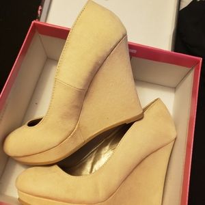 Wedge heels